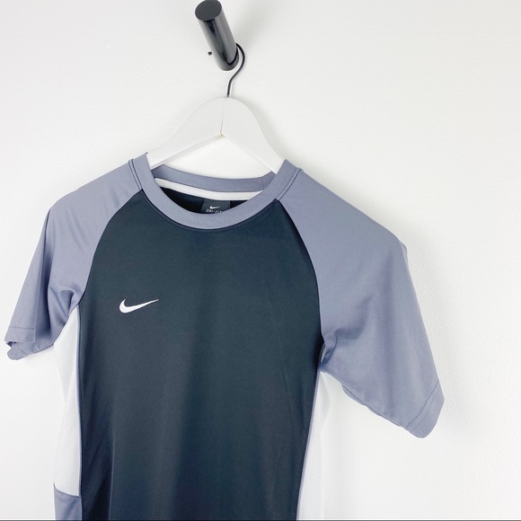 Nike Dri-FIT Breathe Short-Sleeve Training Shirt - Picture 5 of 10